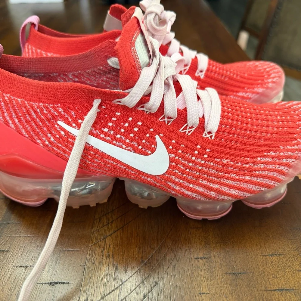 Nike women’s Red Air Sneakers - Picture 3 of 5